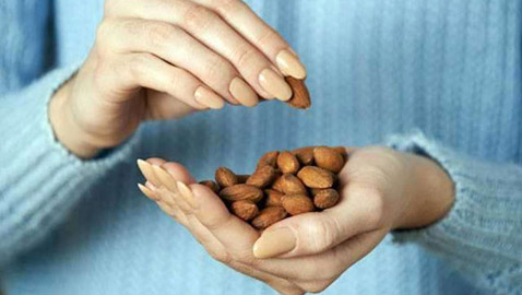 دراسة حديثة.. المكسرات تساعد على إنقاص الوزن