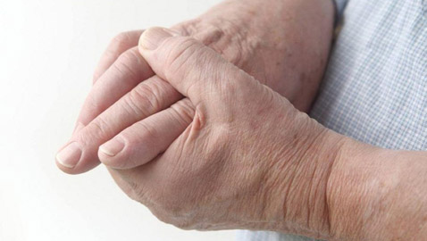 نصائح طبية.. هكذا تحمي عظامك مع تقدمك في العمر