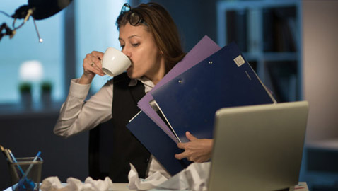 إليكم 5 أبراج مدمنة على العمل.. فهي مشغولة دائما!