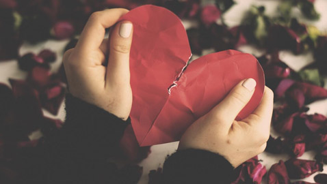 3 أبراج لا تتخطى قصة الحب الأولى بسهولة.. هل أنت منها؟