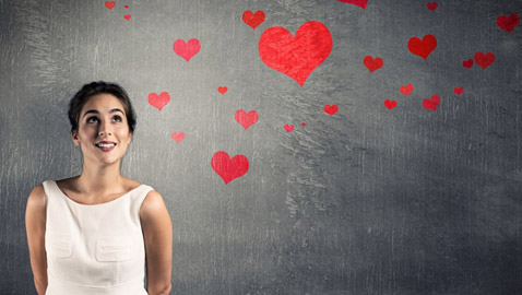 مرحة أم خجولة.. هكذا تتصرفين مع شريكك وفقًا لبرجك