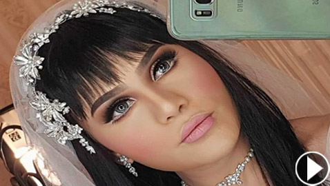 خبيرة تجميل عراقية تخطف الأنظار بشبهها بالفنانة أحلام.. فيديو وصور