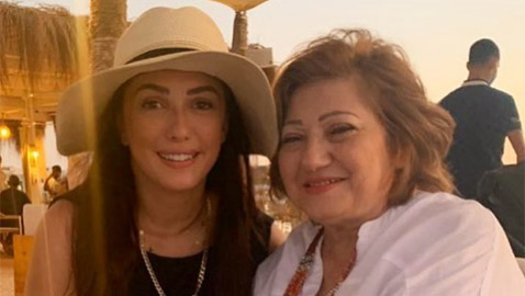 أحدث ظهور لوالدة الفنانة السورية كندة علوش.. هل تشبهها؟