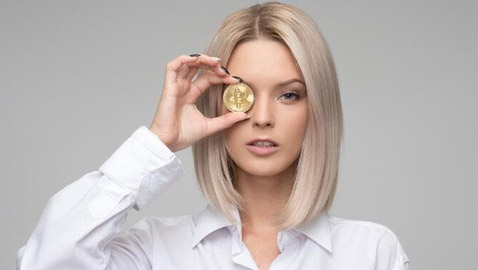 مواليد هذه الأبراج يختارون العمل والمهنة على الحب