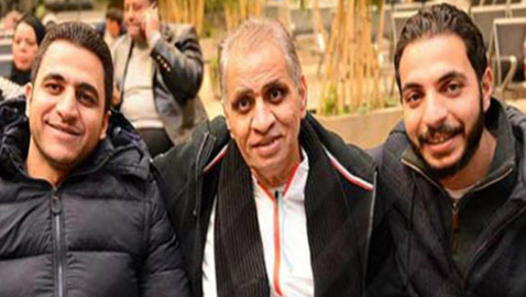 ماذا قال المنتج السبكي بعد صدمته بحكم حبس نجليه 15 عاما بسبب المخدرات؟