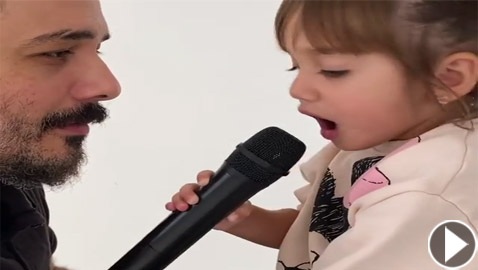 فيديو طفلة رامي عياش تغني معه (قمرة يا قمرة) وتذيب القلوب بجمالها وبراءتها