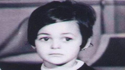 هل تعرفون هوية هذه الطفلة الجميلة؟ أصبحت من أشهر الفنانات المصريات