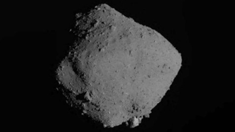كويكب (ريوغو) البعيد يرسل هدية للأرض.. وعلماء يفحصونها!