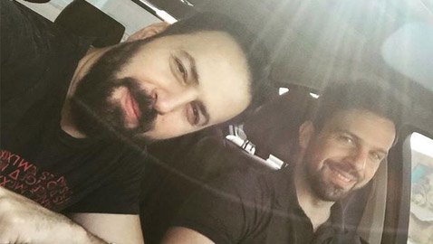 صورة تيم حسن مع شقيقه تشعل السوشال ميديا.. والجمهور: أخوه أوسم!
