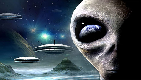 لماذا نميل لتصديق نظريات المؤامرة حول الكائنات الفضائية وما علاقة الجاثوم؟