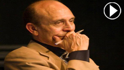 محمد صبحي يبكي بحرقة عند رواية قصة رسالة من هادي الجيار عمرها 50 عاما... فيديو