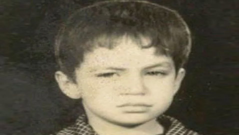 هل تعرفون هوية هذا الطفل الوسيم؟ ممثل ومقدم برامج مصري شهير