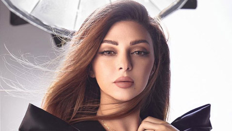 ميريام فارس تخطف الأنظار بفستان جلد أسود.. صور